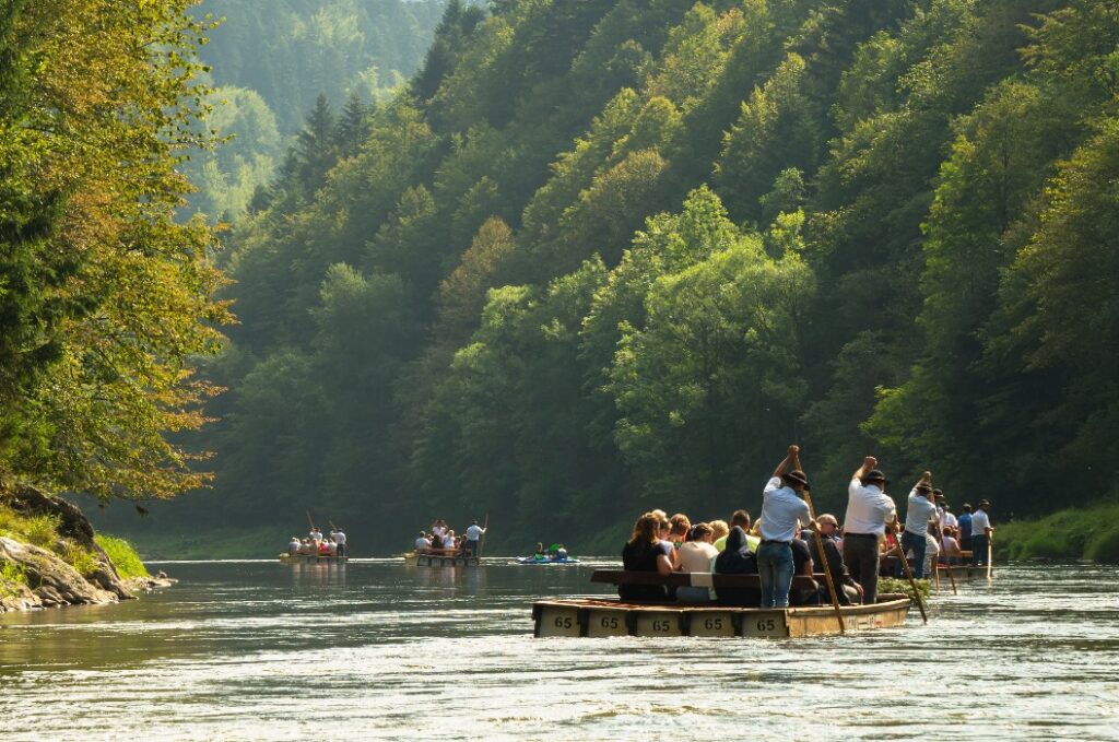 Traditionelles Rafting auf der Dunajec-Schlucht, Pieniny, Polen,